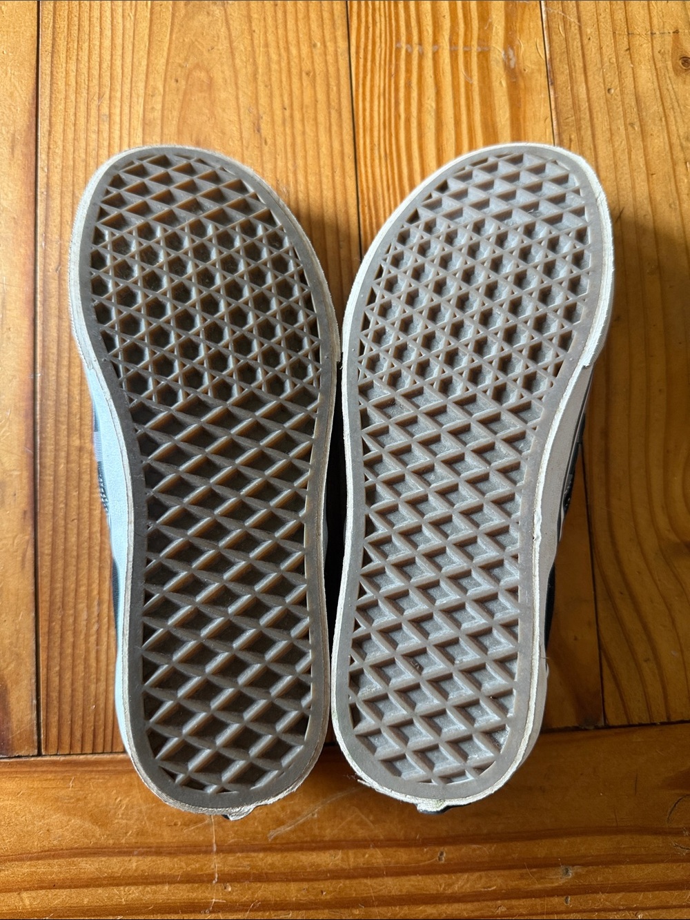 Women’s 6.5 Men’s 5 Vans Checkerboard Slip-On in Black and Gray - Picture 5 of 6